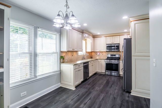 1575 Stockton Lane, Crystal Lake, IL 60014