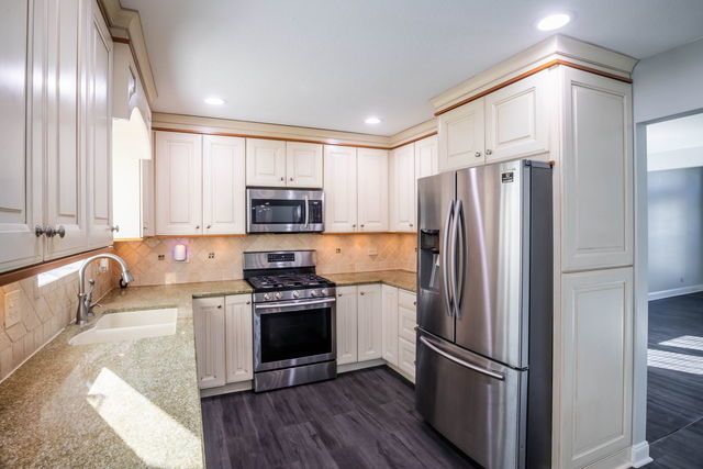 1575 Stockton Lane, Crystal Lake, IL 60014