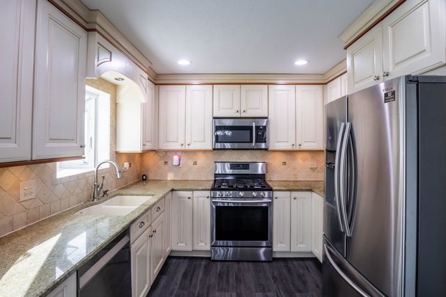 1575 Stockton Lane, Crystal Lake, IL 60014