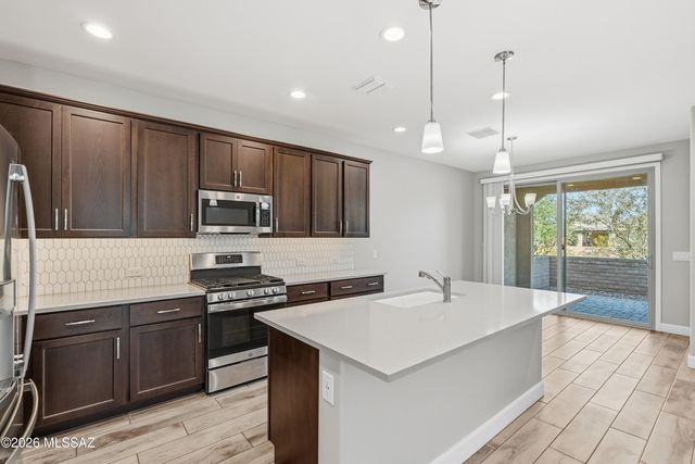 1387 E Basalt Drive, Green Valley, AZ 85614