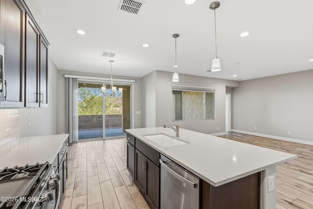 1387 E Basalt Drive, Green Valley, AZ 85614