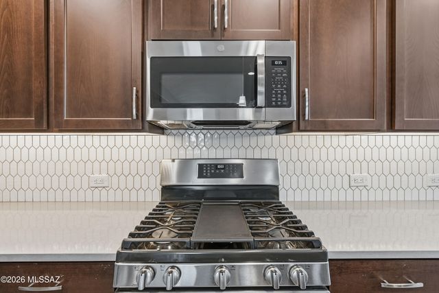 1387 E Basalt Drive, Green Valley, AZ 85614