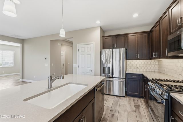 1387 E Basalt Drive, Green Valley, AZ 85614