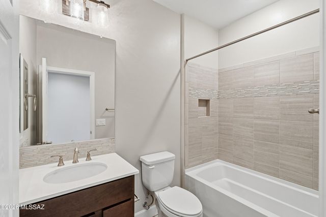 1387 E Basalt Drive, Green Valley, AZ 85614