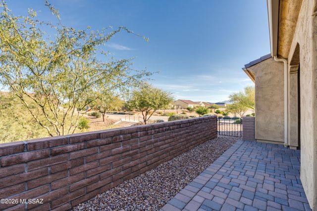 1387 E Basalt Drive, Green Valley, AZ 85614