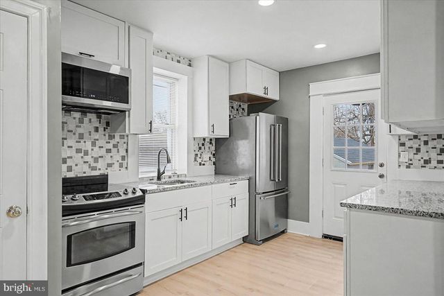 200 PINEWOOD RD, Dundalk, MD 21222