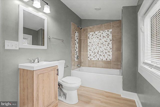 200 PINEWOOD RD, Dundalk, MD 21222