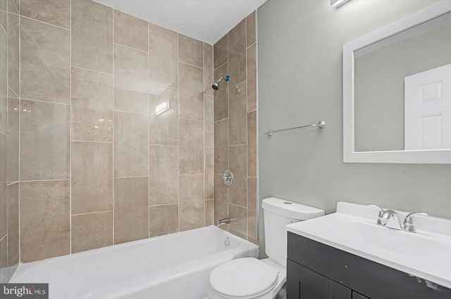 200 PINEWOOD RD, Dundalk, MD 21222