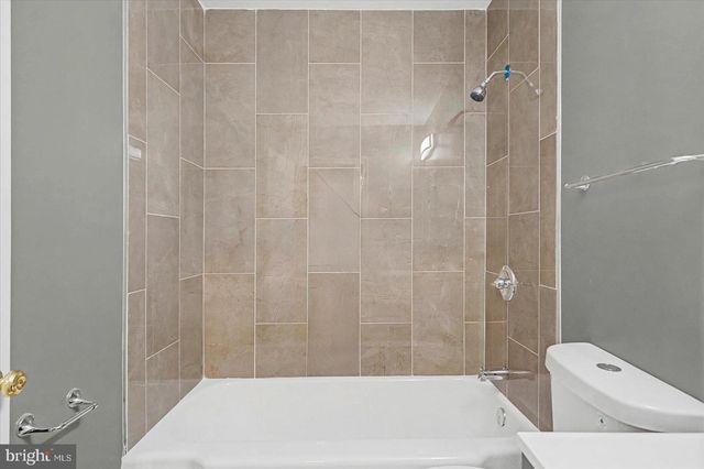 200 PINEWOOD RD, Dundalk, MD 21222