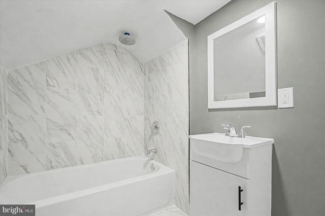 200 PINEWOOD RD, Dundalk, MD 21222