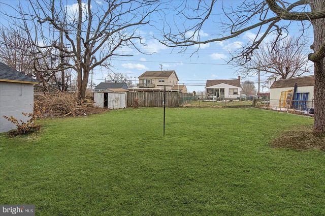 200 PINEWOOD RD, Dundalk, MD 21222