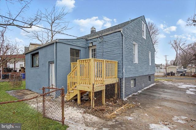 200 PINEWOOD RD, Dundalk, MD 21222