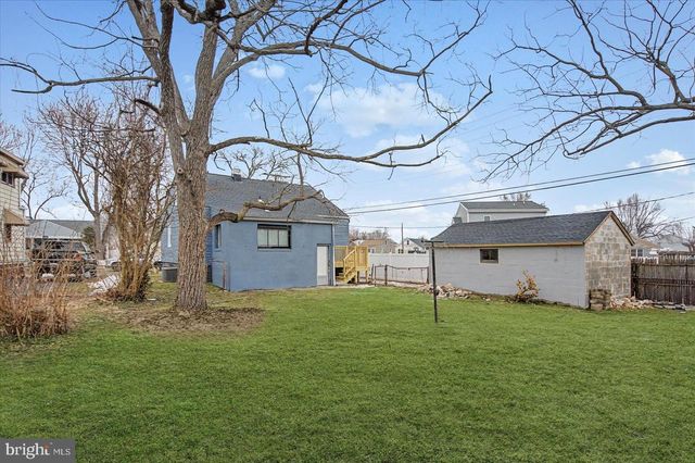 200 PINEWOOD RD, Dundalk, MD 21222