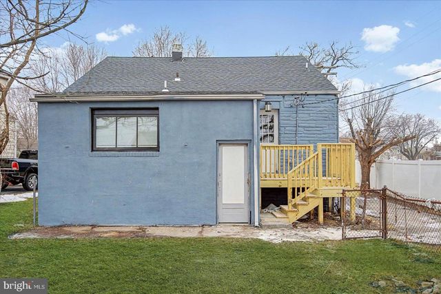 200 PINEWOOD RD, Dundalk, MD 21222