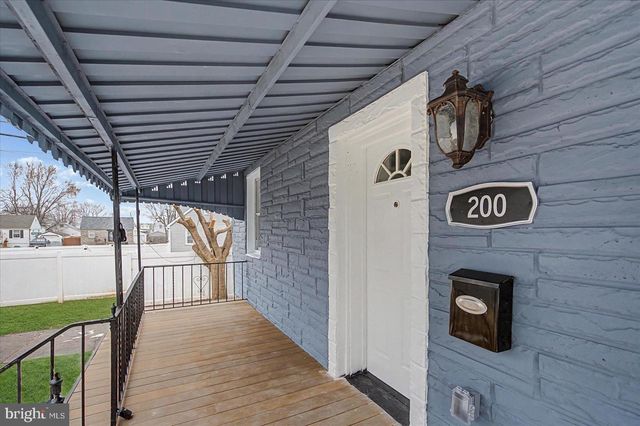 200 PINEWOOD RD, Dundalk, MD 21222