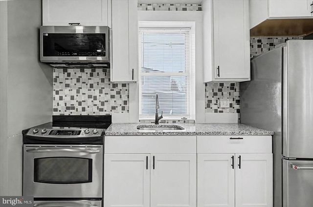 200 PINEWOOD RD, Dundalk, MD 21222