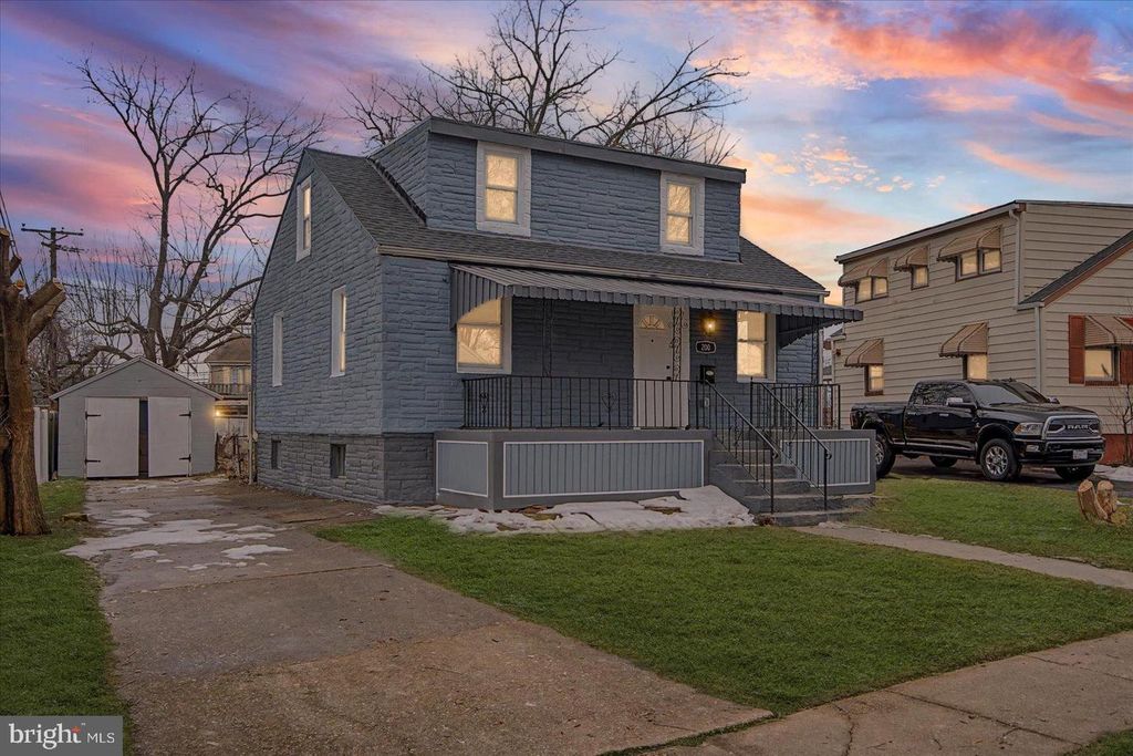 200 PINEWOOD RD, Dundalk, MD 21222