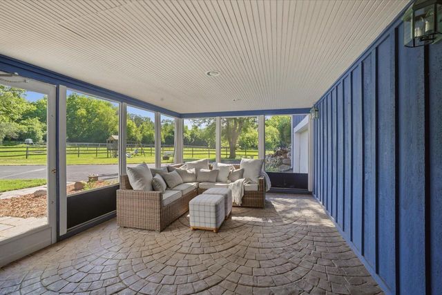 N7W29615 Thames COURT, Waukesha, WI 53188