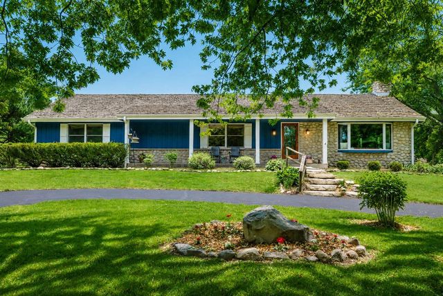 N7W29615 Thames COURT, Waukesha, WI 53188