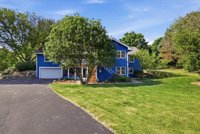 N7W29615 Thames COURT, Waukesha, WI 53188