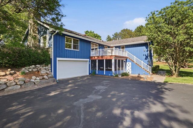 N7W29615 Thames COURT, Waukesha, WI 53188