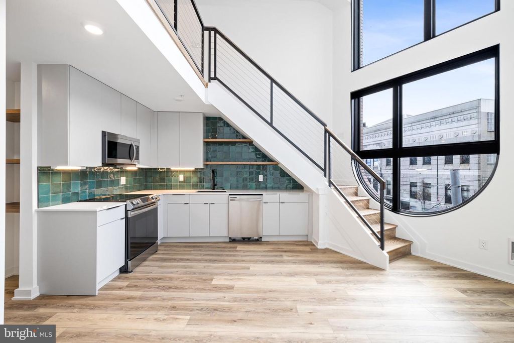 17 GIRARD AVE W #1, PHILADELPHIA, PA 19123 — exterior
