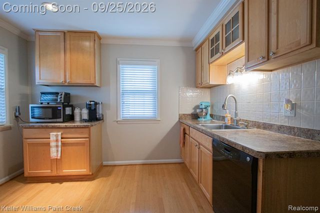 218 Riverside Drive, Mount Clemens, MI 48043