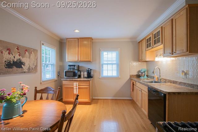 218 Riverside Drive, Mount Clemens, MI 48043