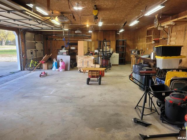 103 E Highline Road, Woodlawn, IL 62898