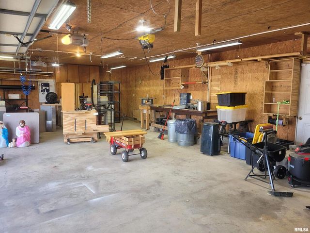 103 E Highline Road, Woodlawn, IL 62898