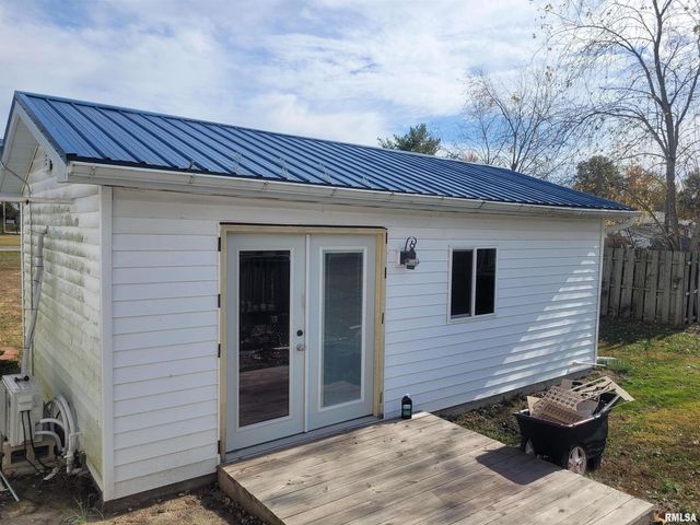 103 E Highline Road, Woodlawn, IL 62898