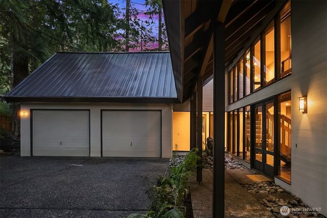 9027 SE 50th Street, Mercer Island, WA 98040