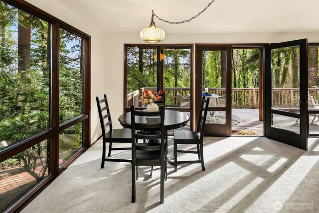 9027 SE 50th Street, Mercer Island, WA 98040