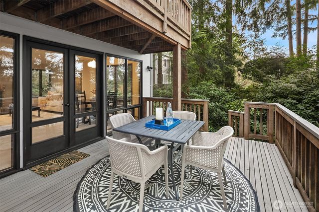 9027 SE 50th Street, Mercer Island, WA 98040