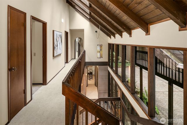 9027 SE 50th Street, Mercer Island, WA 98040