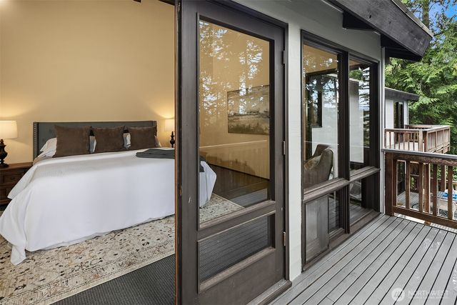 9027 SE 50th Street, Mercer Island, WA 98040