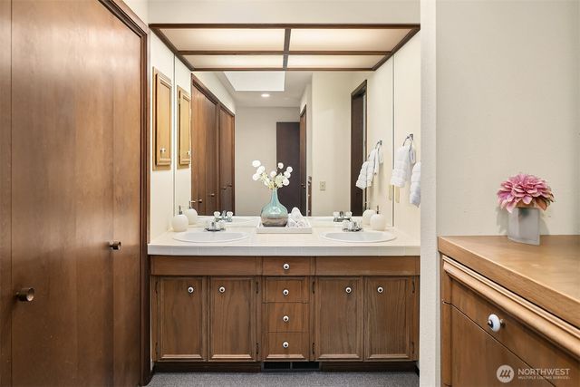 9027 SE 50th Street, Mercer Island, WA 98040