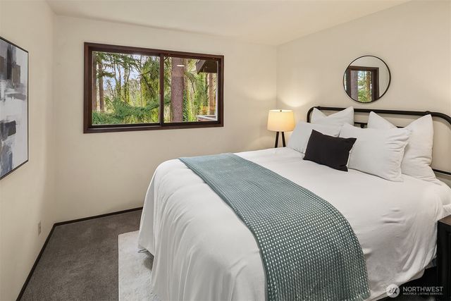 9027 SE 50th Street, Mercer Island, WA 98040