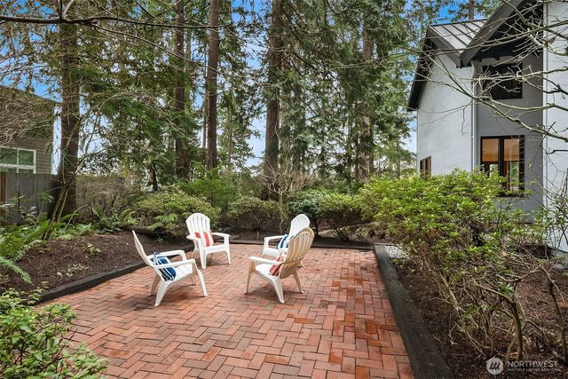 9027 SE 50th Street, Mercer Island, WA 98040