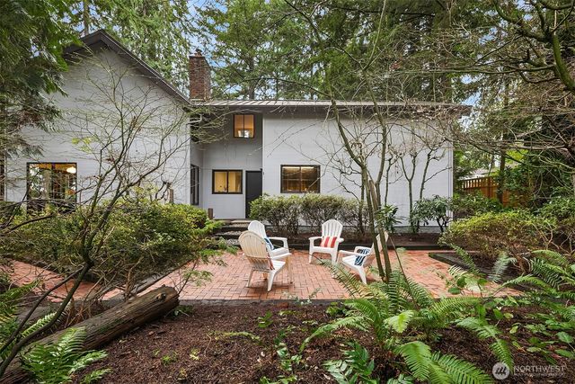 9027 SE 50th Street, Mercer Island, WA 98040