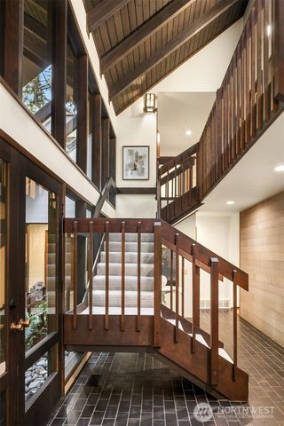 9027 SE 50th Street, Mercer Island, WA 98040