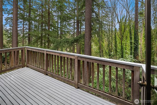 9027 SE 50th Street, Mercer Island, WA 98040