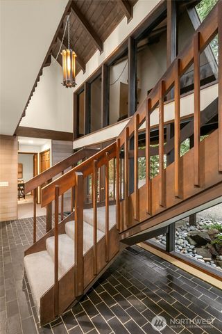 9027 SE 50th Street, Mercer Island, WA 98040