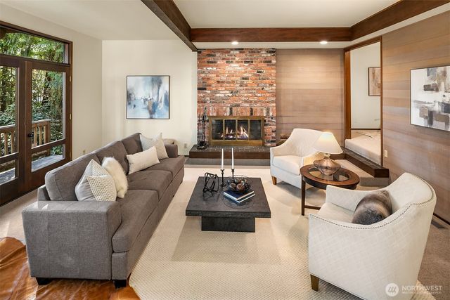 9027 SE 50th Street, Mercer Island, WA 98040