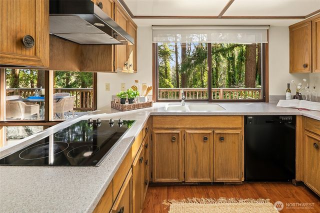 9027 SE 50th Street, Mercer Island, WA 98040