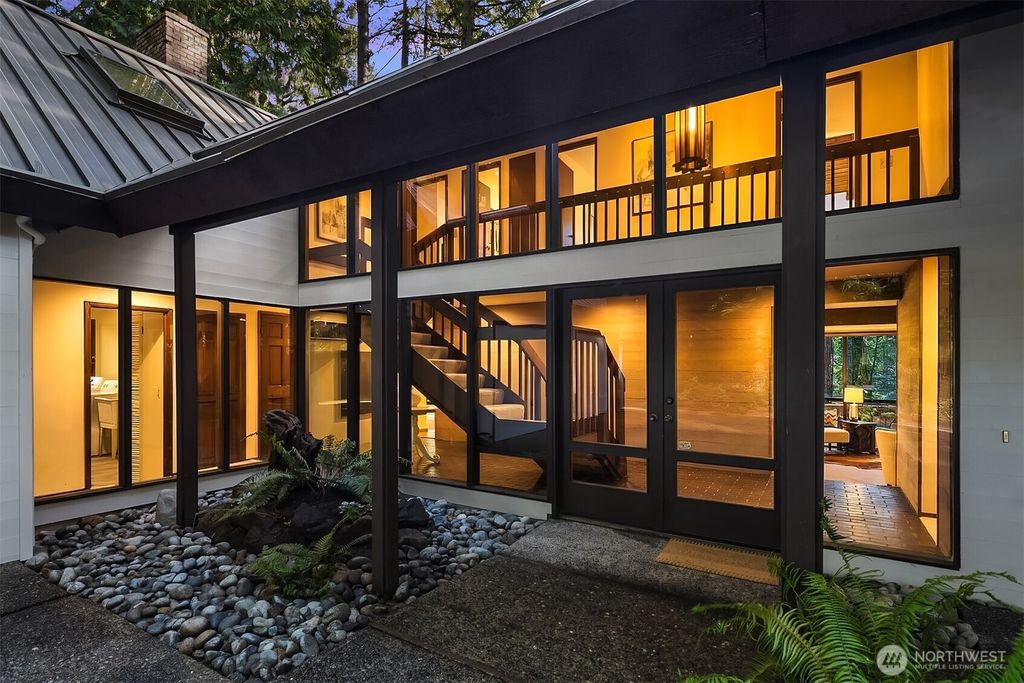 9027 SE 50th Street, Mercer Island, WA 98040