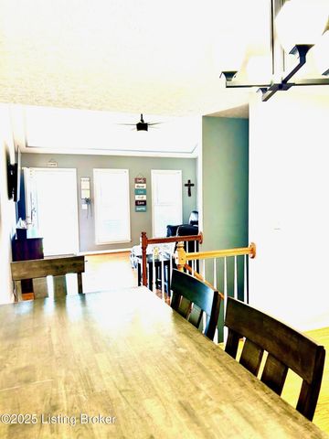 7714 Kenbrook Pl, Louisville, KY 40258