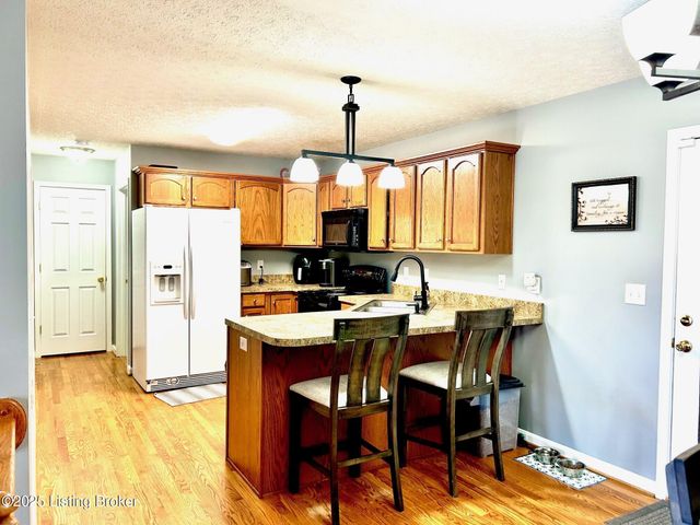 7714 Kenbrook Pl, Louisville, KY 40258