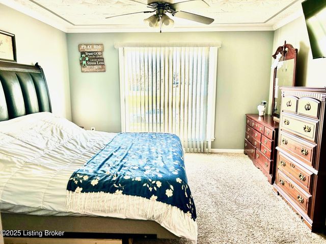 7714 Kenbrook Pl, Louisville, KY 40258