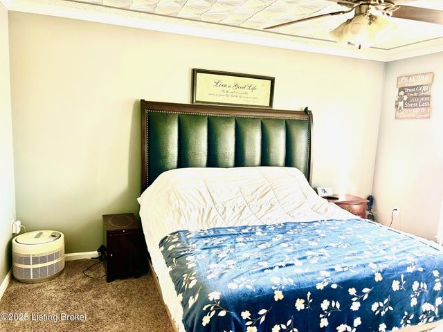 7714 Kenbrook Pl, Louisville, KY 40258